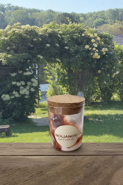 Bougie NOLIANOO dans le jardin